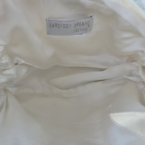 Barefoot Dreams Cozy Toiletry Bag/Case NWOT - Picture 5 of 6